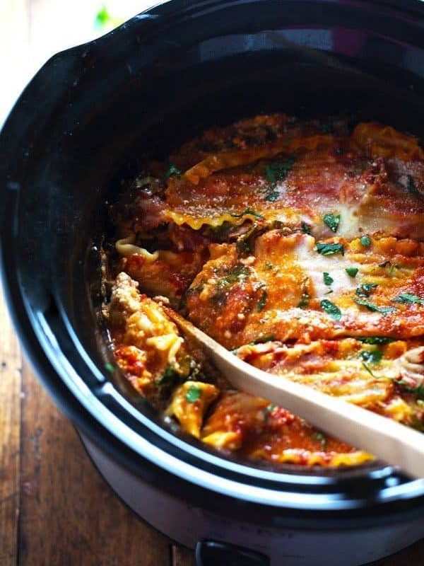Super Easy Skinny Veggie Crockpot Lasagna - a handful of simple ingredients for a healthy family dinner. | https://trim-secret.today